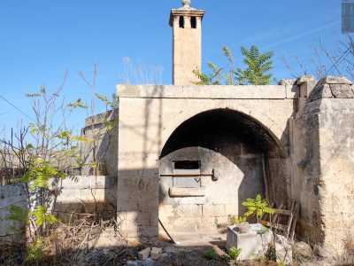 Usciti dal tempio e superato un antico forno in pietra...